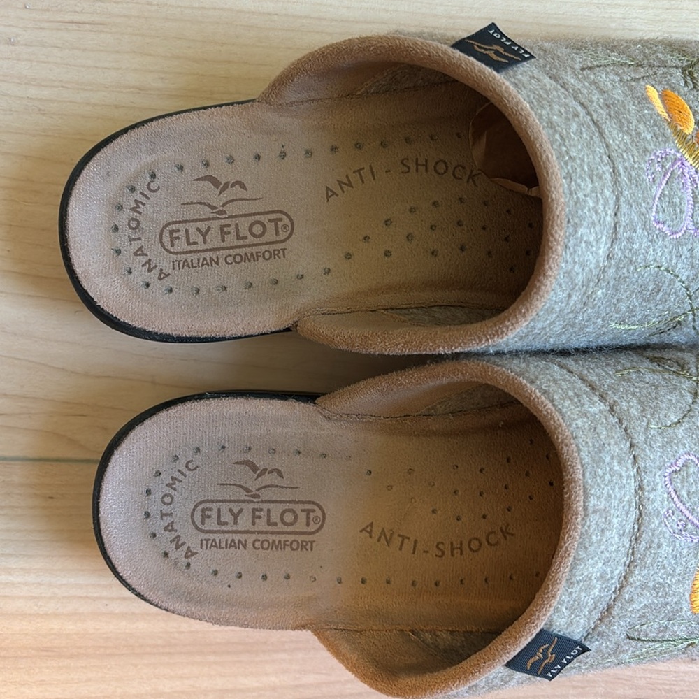 Fly Flot Clogs With Butterfly Embroidery. Size 40. Anti-Shock Slip On Shoe - Picture 3 of 7